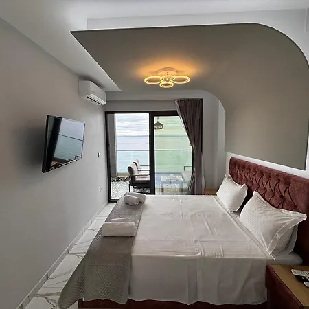Candi Luxury * Неос-Мармарас