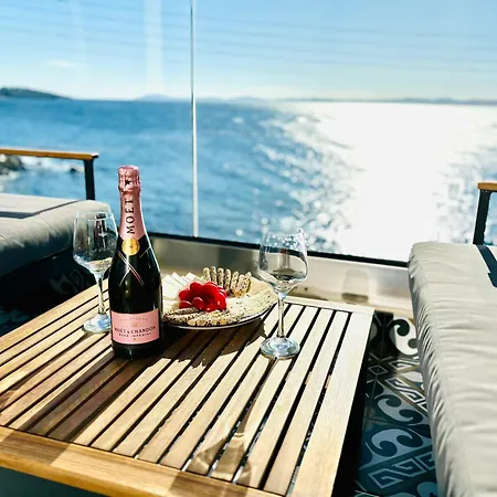 Candi Luxury Апартаменты Неос-Мармарас