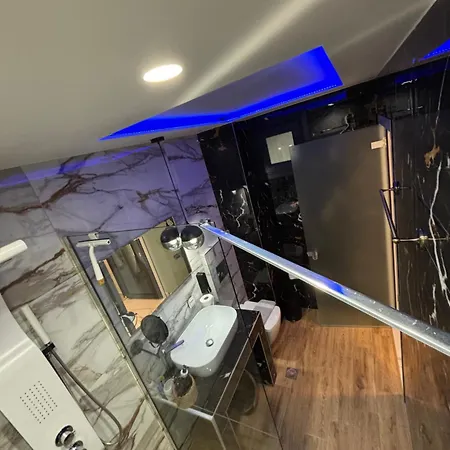 Candi Luxury Apartment