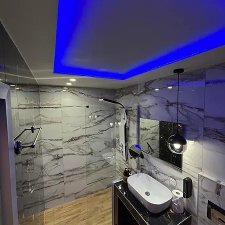 Candi Luxury
