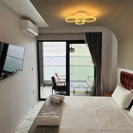 Candi Luxury Apartment